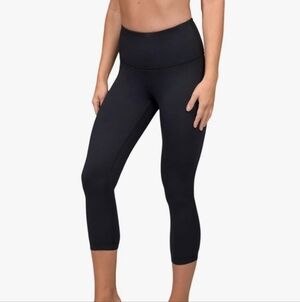 Velocity Black Cropped Leggings
